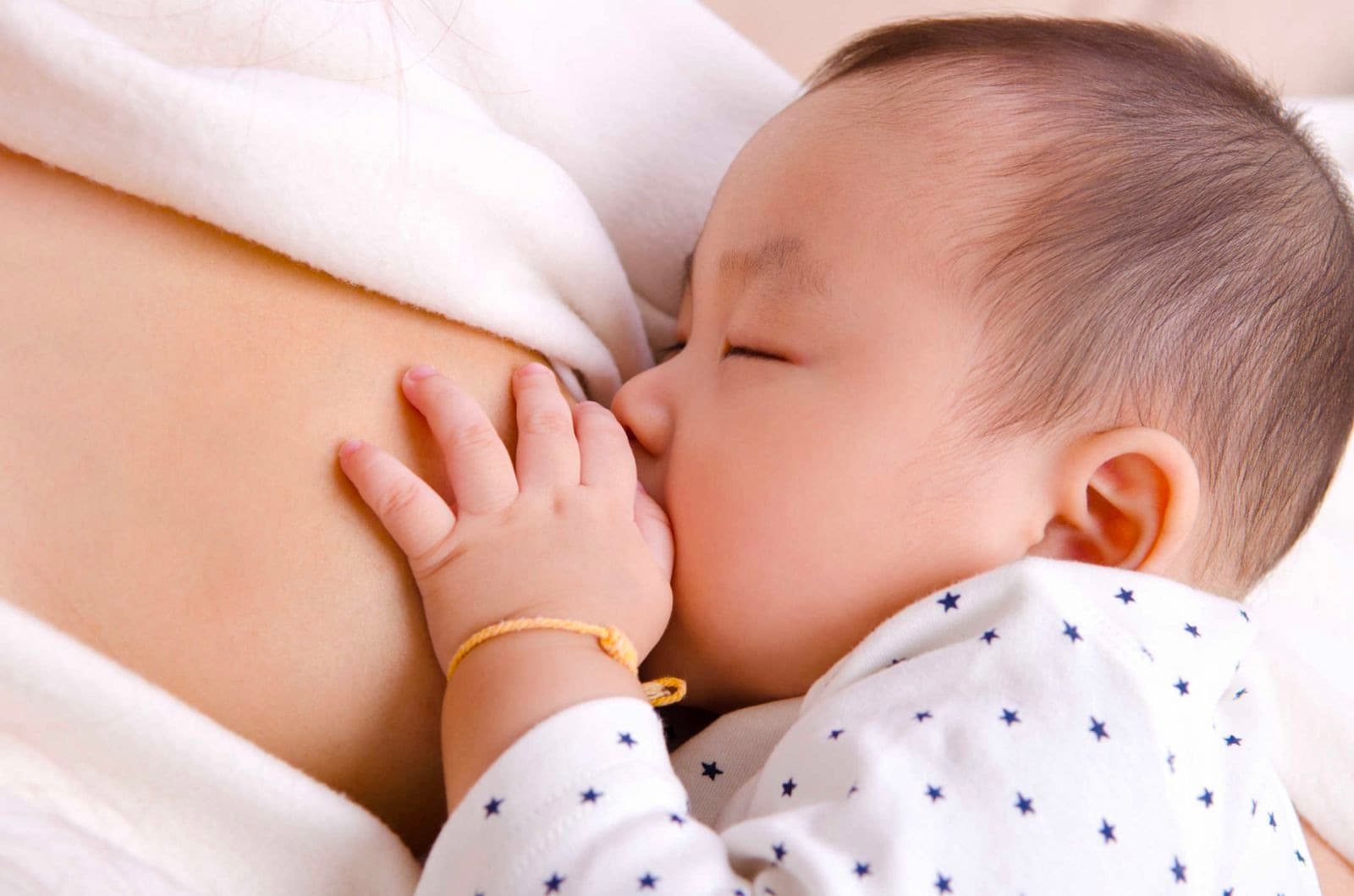 Mẹ viêm gan B có cho con bú được không?
